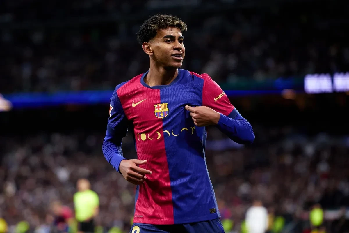 Lamine Yamal ăn mừng bàn thắng bùng nổ trong màu áo câu lạc bộ Barcelona