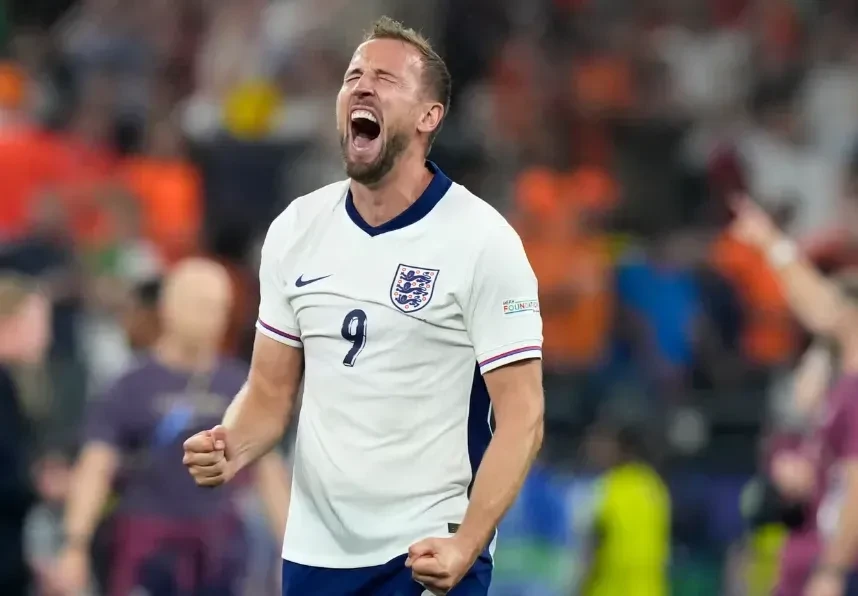Khoảnh khắc cảm xúc của Harry Kane tri ân người hâm mộ sau một trận đấu lớn